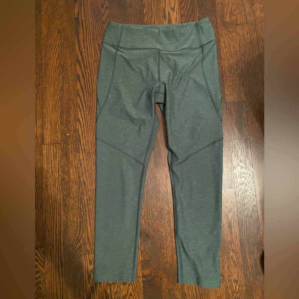 Outdoor Voices Hunter Green The Warmup Crop Leggings, size medium